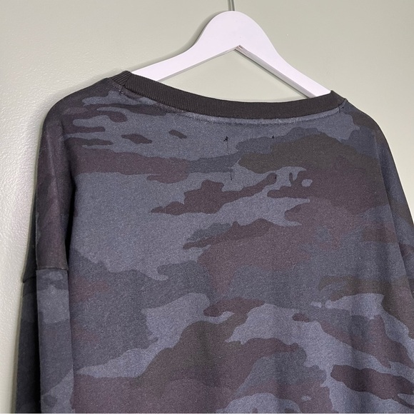 NWT Victoria’s Secret Women’s Camo Crop Crew Neck‎ Sweatshirt Blue Black XL - Picture 7 of 13